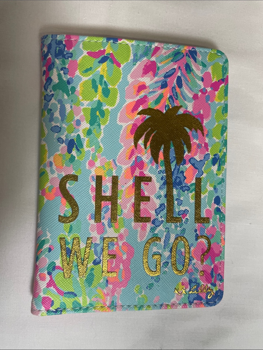 Lilly Pulitzer "Shell We Go” Catch The Wave Passport Case 5 1/2" X 4" Wallet EUC - Picture 1 of 3